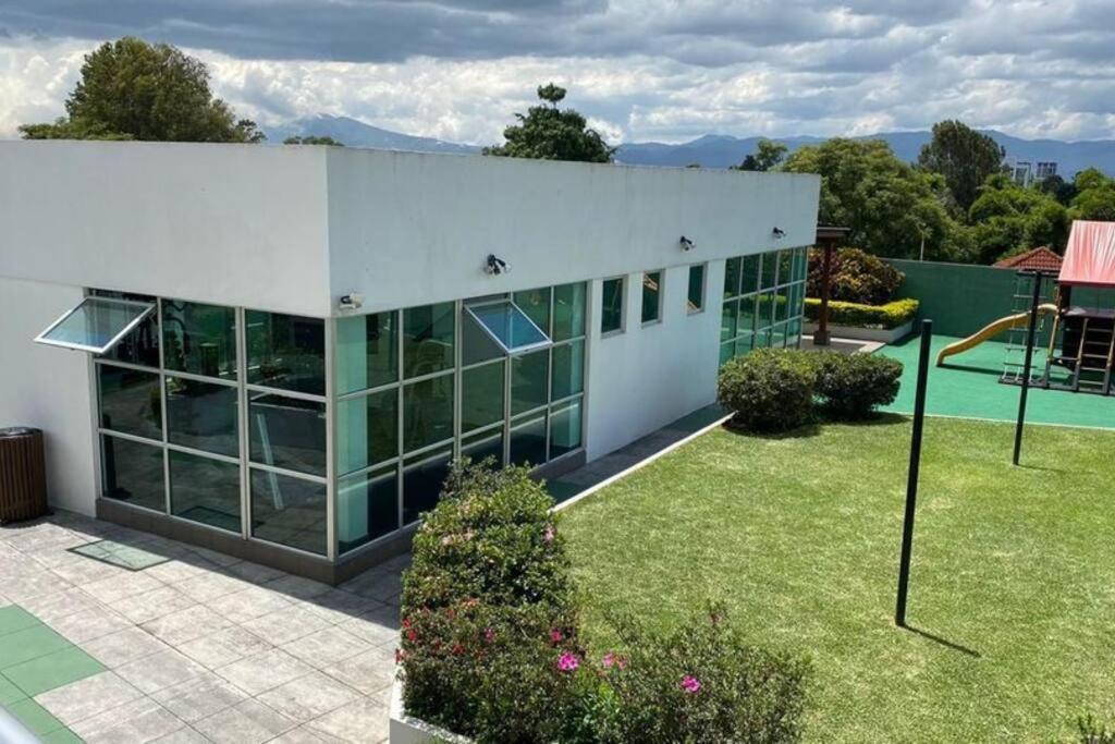2 Rooms, 1 King Size Bed, 64" Smart Hdtv Guatemala City Exteriör bild