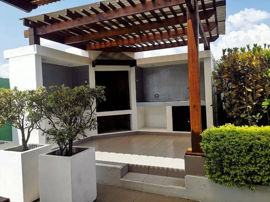 2 Rooms, 1 King Size Bed, 64" Smart Hdtv Guatemala City Exteriör bild