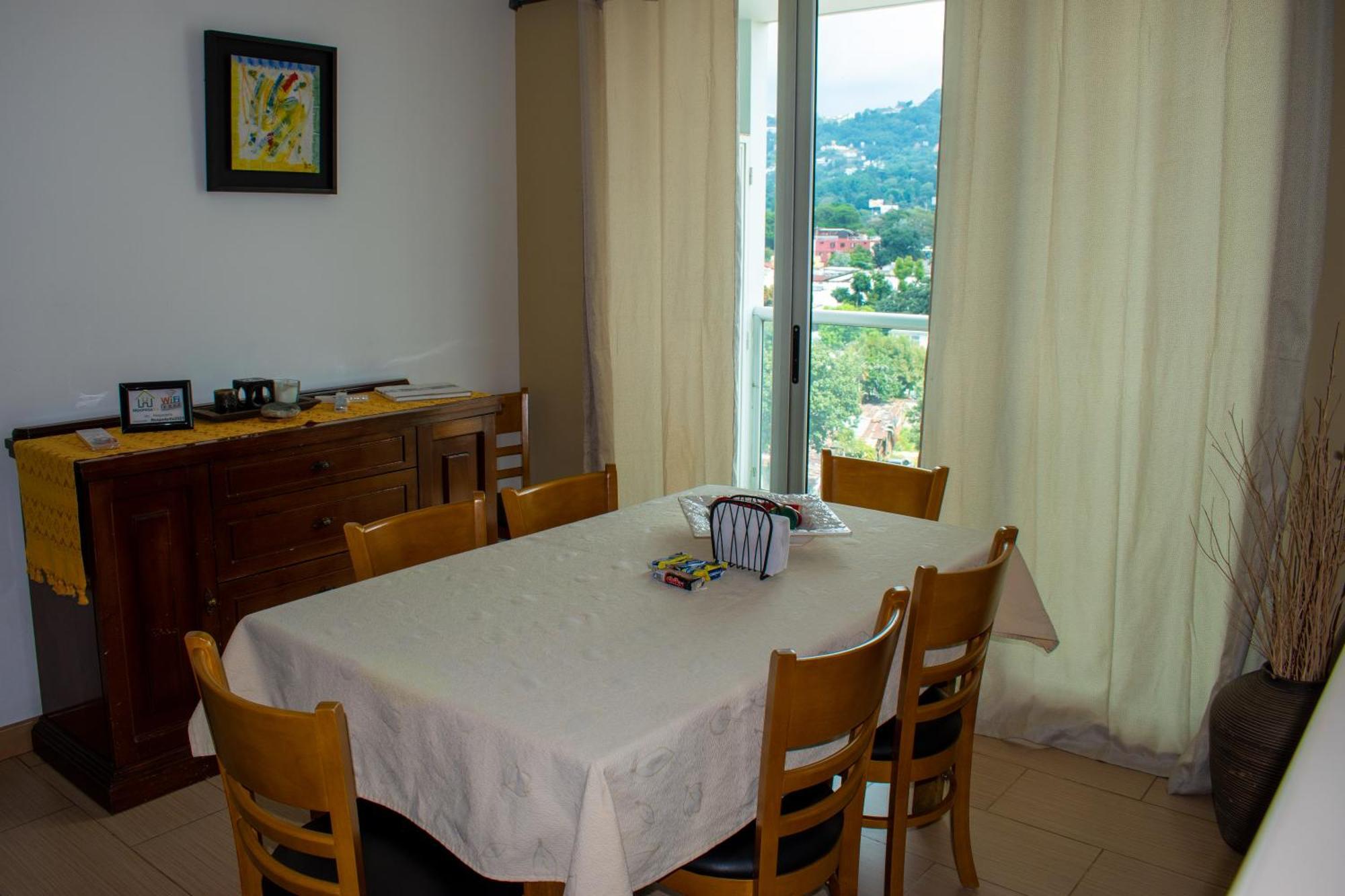 2 Rooms, 1 King Size Bed, 64" Smart Hdtv Guatemala City Exteriör bild