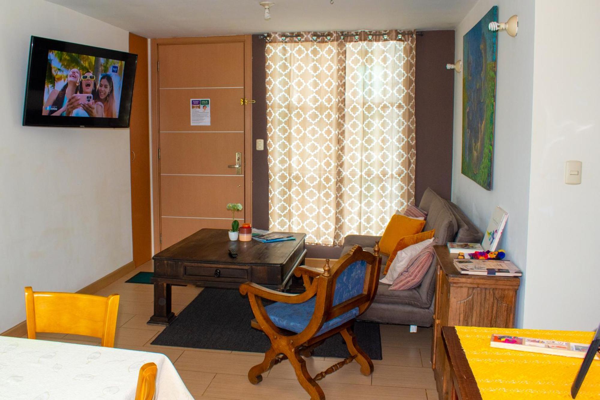 2 Rooms, 1 King Size Bed, 64" Smart Hdtv Guatemala City Exteriör bild