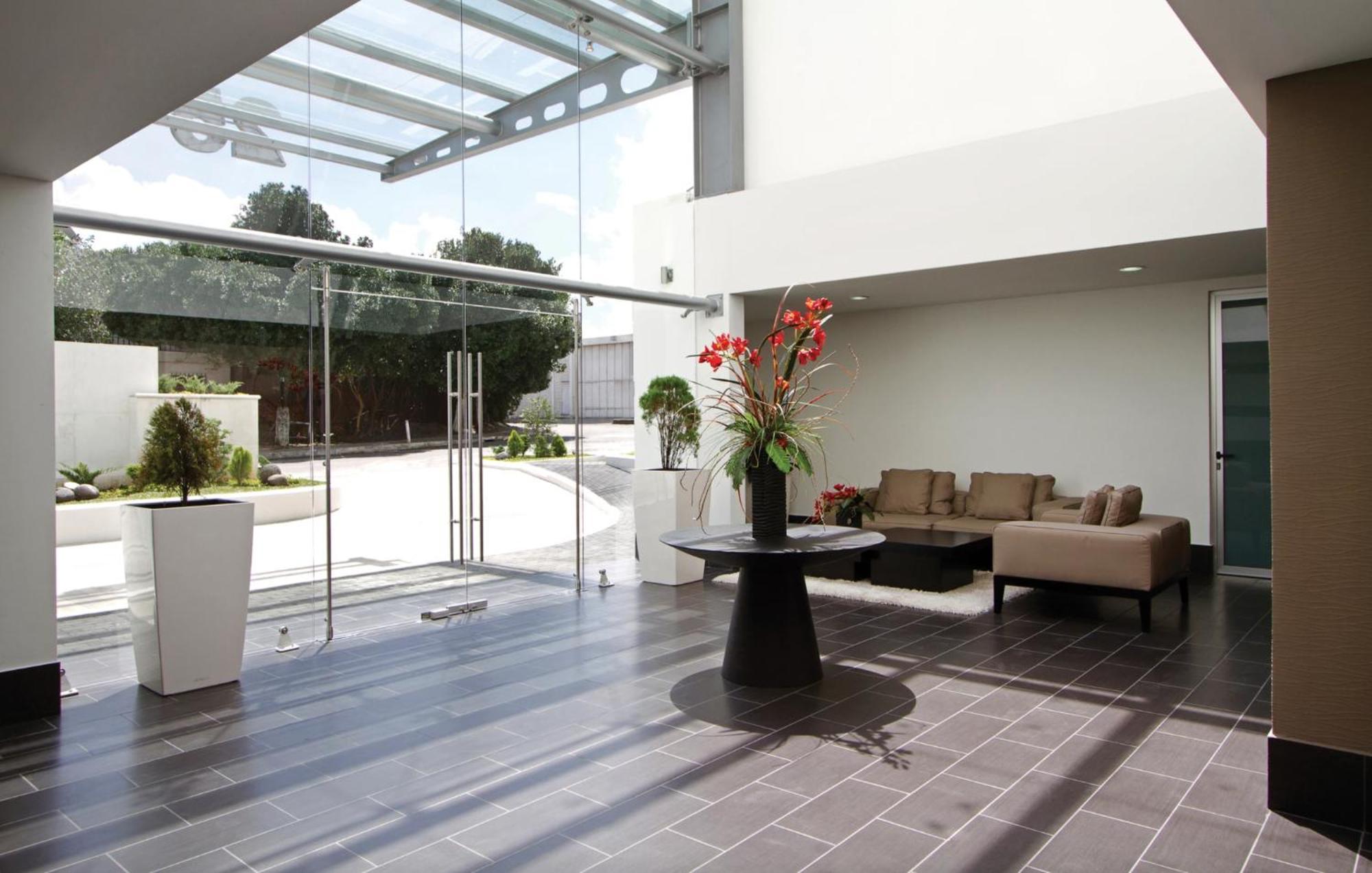 2 Rooms, 1 King Size Bed, 64" Smart Hdtv Guatemala City Exteriör bild